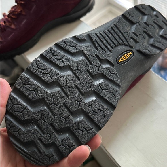 Women’s Burgundy Hiking Shoes - Picture 3 of 5